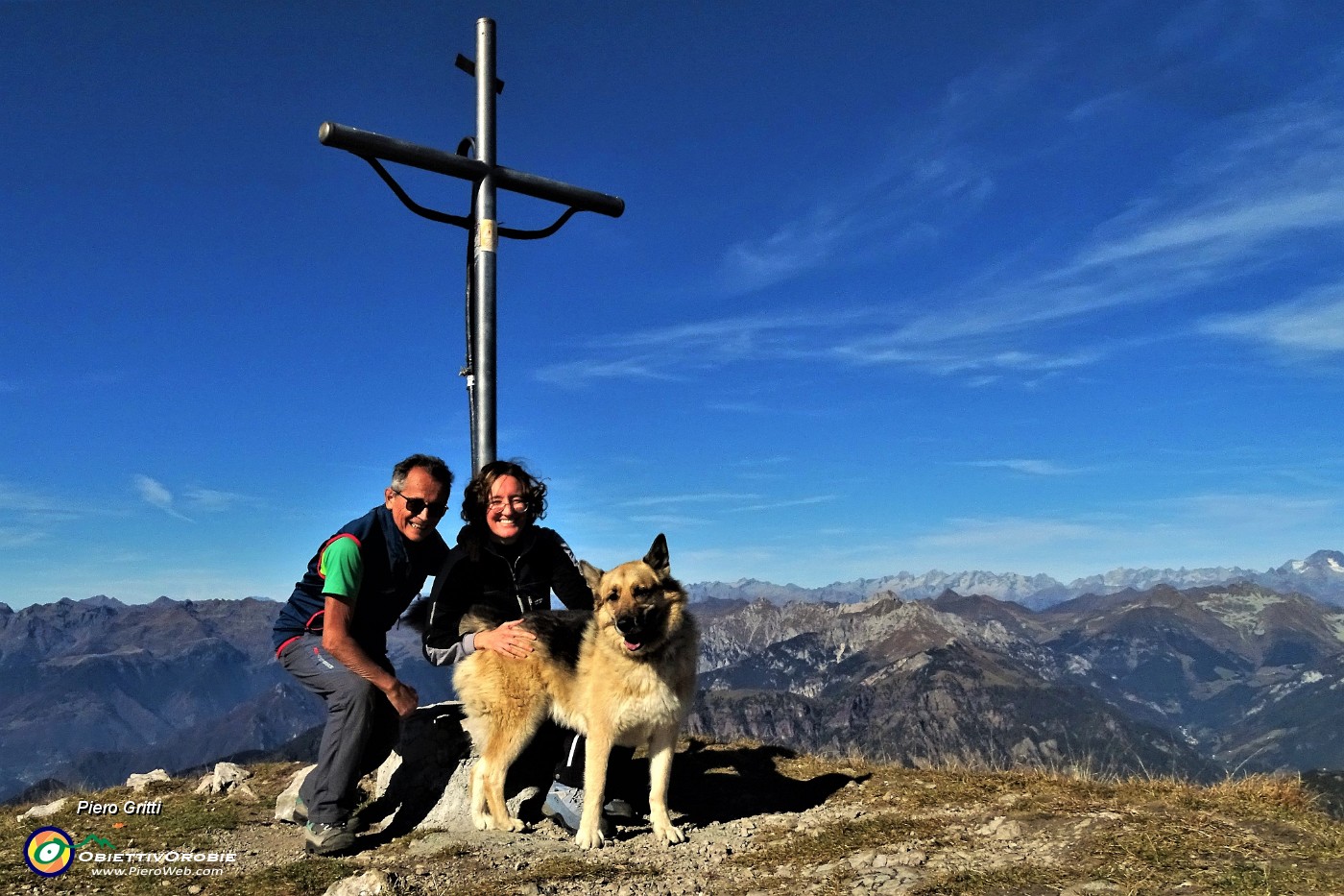 64 Alla croce di vetta di Cima Menna (2300 m).JPG